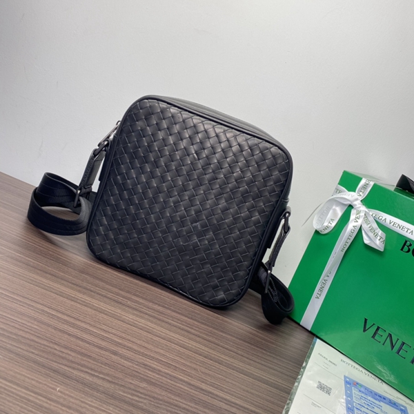 ボッテガヴェネタバッグ側面デザイン